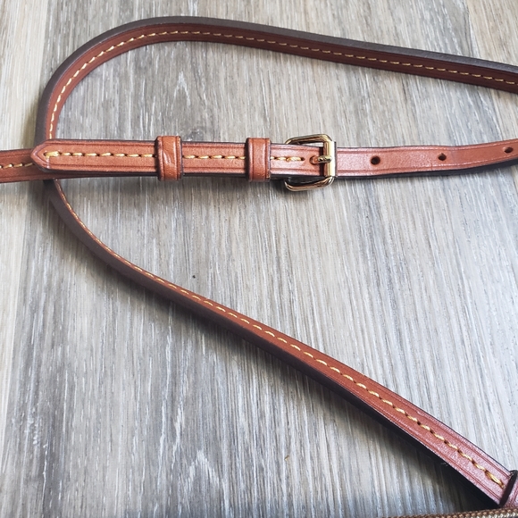 DOONEY & BOURKE INC.TRIPLE ZIP SLING BAG - Picture 5 of 16
